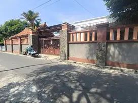 Rumah luas klasik jati tua di solo kota