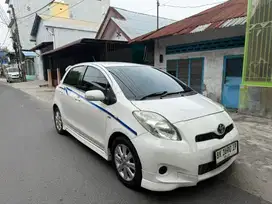 Yaris E 2013 Manual