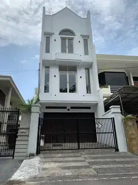 Dijual Rumah 3 lantai daerah Satelit