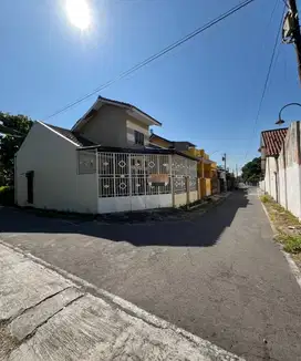 Rumah blulukan colomadu
