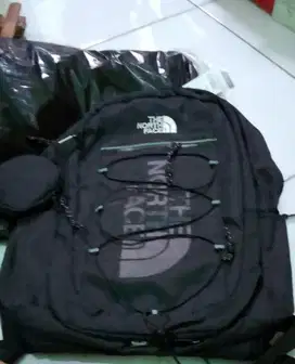 Tas ransel dari brand TNF