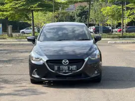 Mazda 2R 1.5 AT 2015