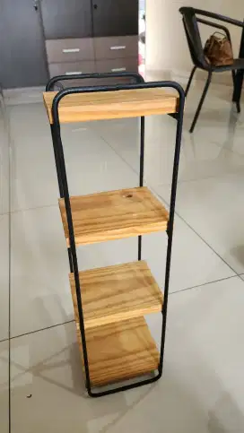 Rak kayu 4 tingkat