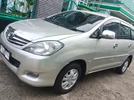 Toyota Kijang Innova 2010 Bensin