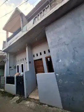 Kontrak rumah bagus 2 lantai bulanan di kebayoran lama