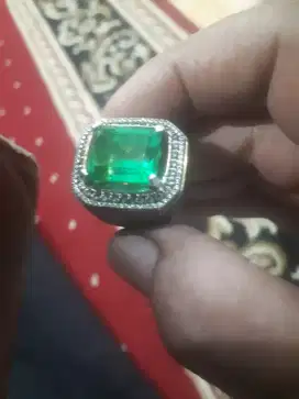 Batu jamrud ( Emerald) natural