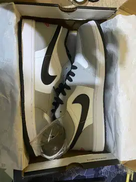Sepatu Sneakers Nike Air Jordan 1 Low Light Smoke Grey