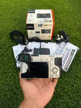 Mirrorless Sony A6000 lensa kit 16-50mm oss silver fullset dus box