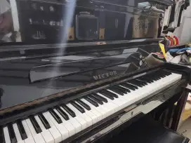 Piano Victor V-103B