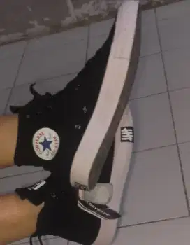 Sepatu Converse hitam no 40
