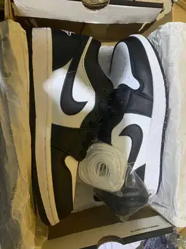Sepatu Sneakers Nike Air Jordan 1 Low Black White Panda