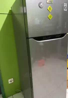 Kulkas LG 2 pintu normal mulus