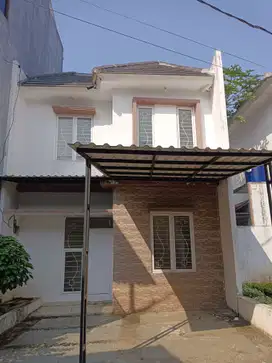 RUMAH SIAP HUNI 2 LANTAI 3 KAMAR TIDUR DAN 2 KM DEKAT TEMPAT WISATA