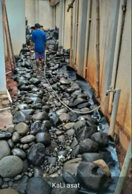 Kolam koi batu alam minimalis candi
