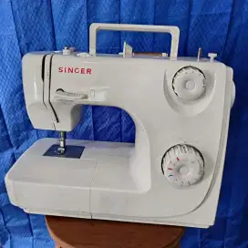 Mesin jahit portable Singer