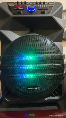 Dijual speaker bluetooth merk advance  k 1512  ,15 inch,