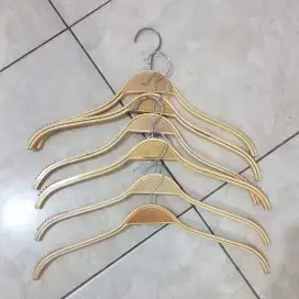 Hanger Kayu gantungan pakaian