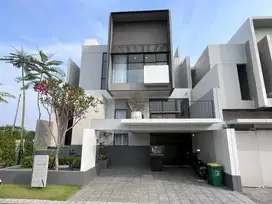 NEW HIGH SPEC Rumah 2,5 Lantai Dkt Pakuwon Mall Full Furnished