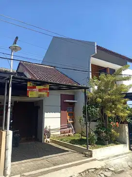Kasih Murah Butuh Uang Rumah Komplek Sariwangi Lokasi Strategis