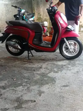 Scoopy Prestige Keyless 2023 warna Merah