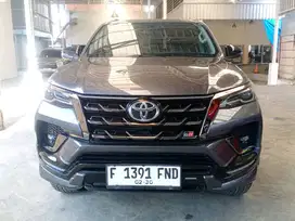 Toyota Fortuner 2.4 VRZ TRD AT 2017 Abu-abu PREMIUM F1391FND