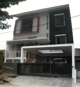 Rumah di Perumahan Bermis Kelapa Gading Jak Ut