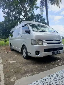 Toyota hiace commuter