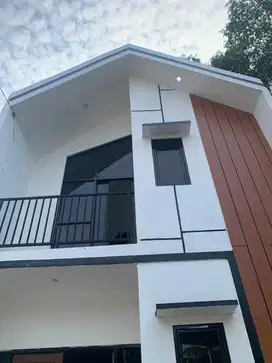 Rumah 2 lantai 3 kamar tidur dekat dengan pusat perbelanjaan