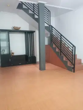Rumah 2 Lantai di Tarogong Siap Huni