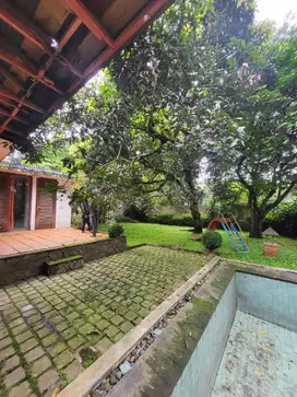 Rumah Luas Ada Kolam Renang di Bandung Utara Ciumbuleuit