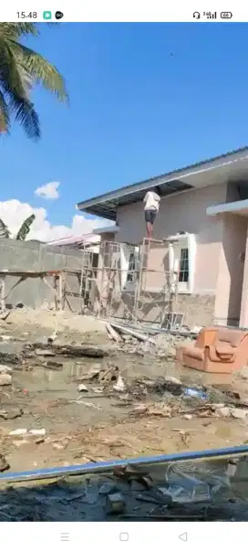 Tukang renovasi dan atap
