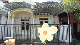 Disewakan/ Dijual rumah siap huni strategis bebas banjir tengah kota