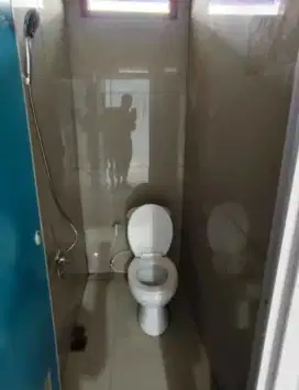 Tukang renovasi dan atap