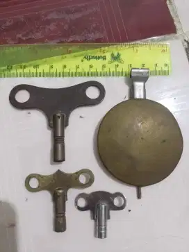 Bandul dan kunci jam lonceng