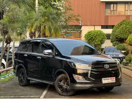 Cash/Credit.. Toyota Innova Venturer 2.4 Diesel AT Hitam