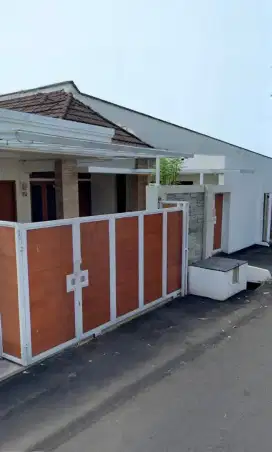 Rumah Strategis di dalam komplek