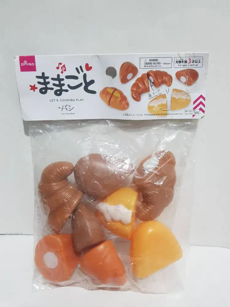 pretend play Daiso Play House Bread Set mainan potong roti cooking pla