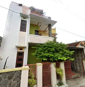 Rumah jajar Laweyan dijual murah harga dibawah pasar