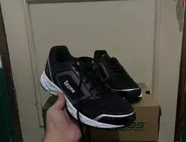 Sepatu League legas ukuran 45 (29 cm)