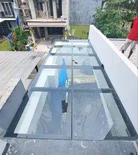 Kanopi kaca tempred bening
