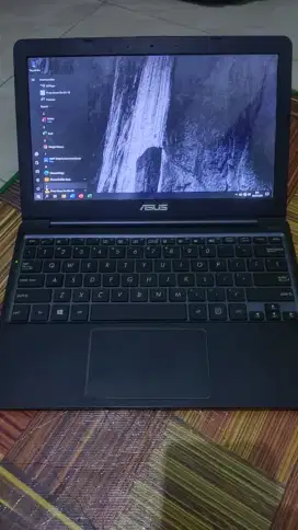 Leptop Asus e203nah second
