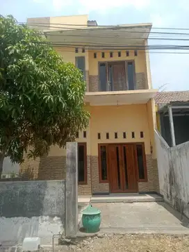 Dijual murah rumah 2 lantai lokasi strategis