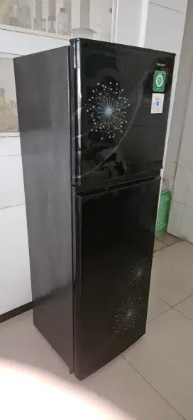 Dijual kulkas 2 pintu merk sharp
