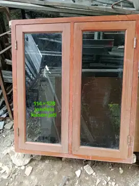 Jendela kusen jati tua