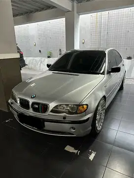 BMW 318i 2002 Bensin