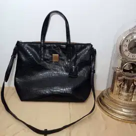 Tas Slingbag & Handbag Pantone Hitam Kulit