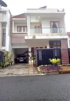 Rumah Mewah 2,5 Lantai Di Pondok Indah Jakarta Selatan