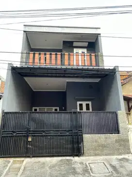 DIJUAL RUMAH 2 LANTAI MURAH