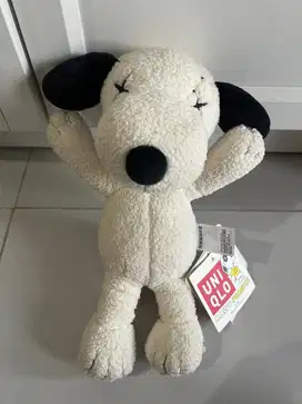 UNIQLO WOMEN BONEKA KAWS X PEANUTS (SNOOPY)