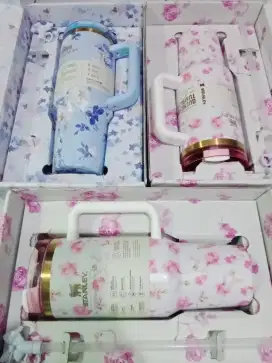 Tumbler Stanley seri LOVESHACKFANCY ukuran 1,2 ltr